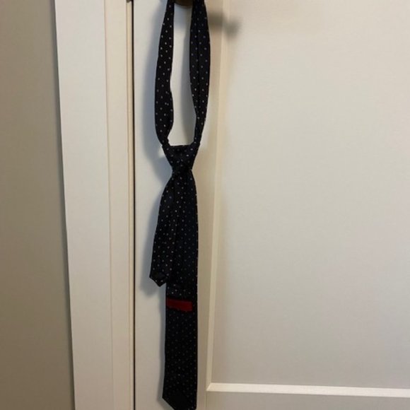 Boy's Black Suit Size 14R, Shirt Size 12R, Tie - Picture 11 of 13